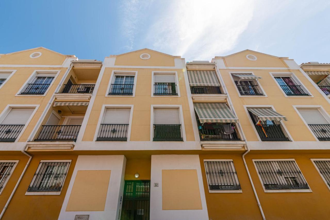 Wintowinrentals - La Estancia Free Parking マラガ エクステリア 写真